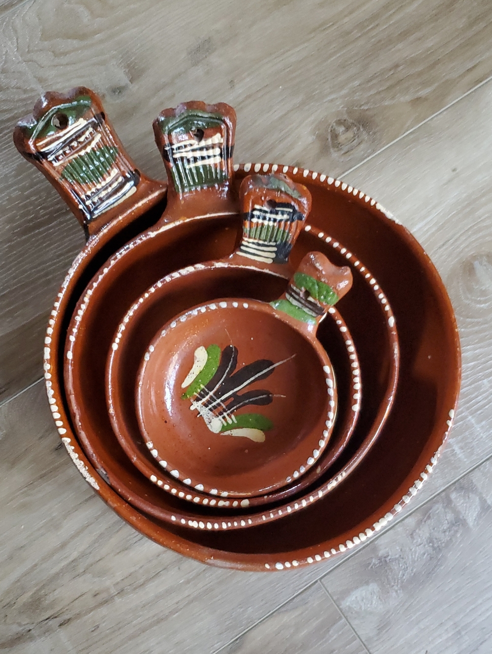 Hand-Painted Terracotta Nesting Serving Bowls with Green Accent - Set of 4